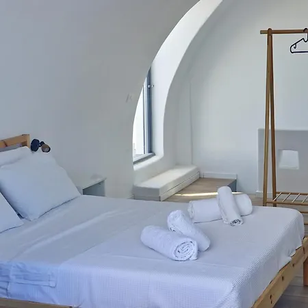Trilogy Boutique - Ampelos Pýrgos