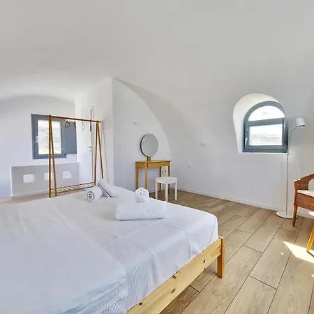 Vila Trilogy Boutique - Ampelos